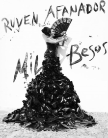 MIL Besos : One Thousand Kisses, Hardback Book MIL Besos : One Thousand Kisses, Hardback Book