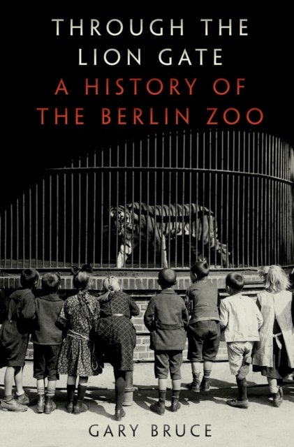 Through the Lion Gate : A History of the Berlin Zoo, EPUB eBook