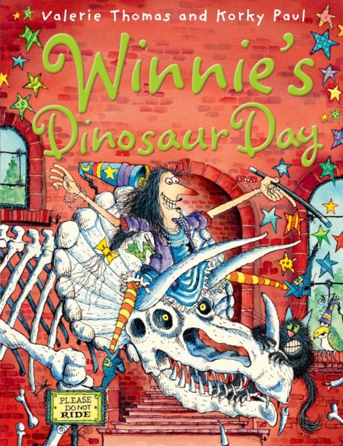 Winnie's Dinosaur Day, Hardback Book