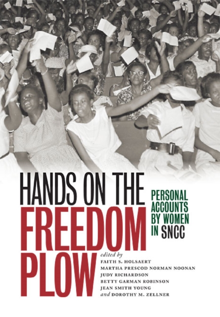 Hands on the Freedom Plow : Personal Accounts by Women in SNCC, Paperback / softback Book