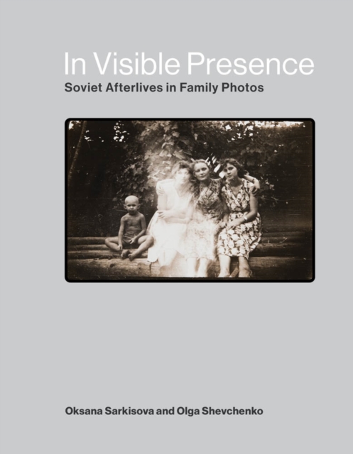 In Visible Presence : Soviet Afterlives in Family Photos, PDF eBook