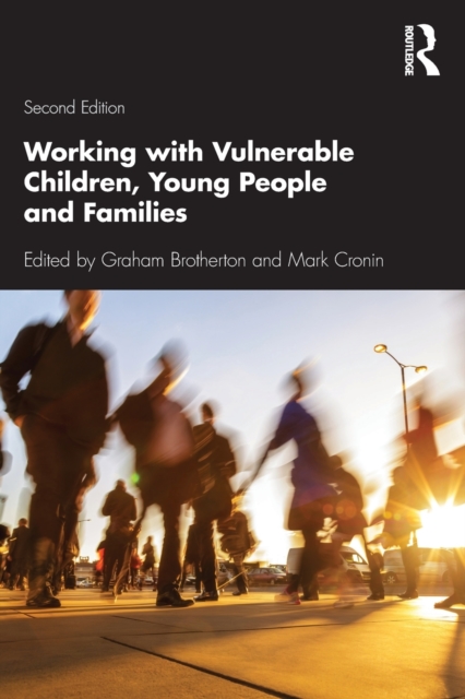 Working with Vulnerable Children, Young People and Families, Paperback / softback Book
