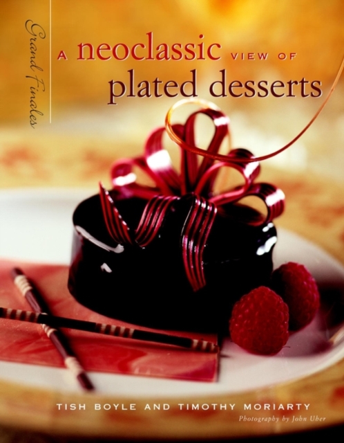 A Neoclassic View of Plated Desserts : Grand Finales, Hardback Book