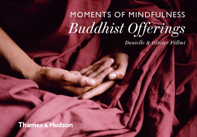 Moments of Mindfulness: Buddhist Offerings, Hardback Book