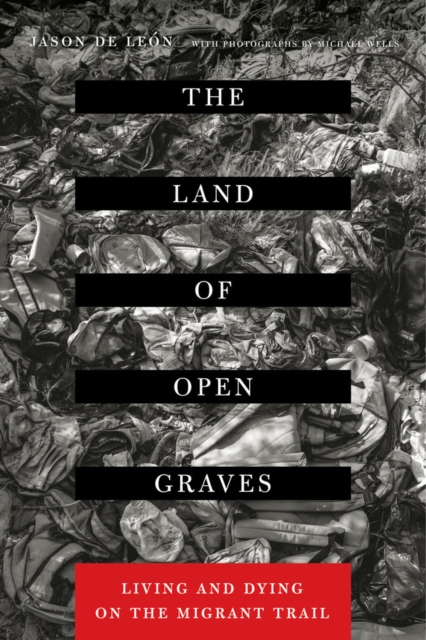 The Land of Open Graves : Living and Dying on the Migrant Trail, Hardback Book