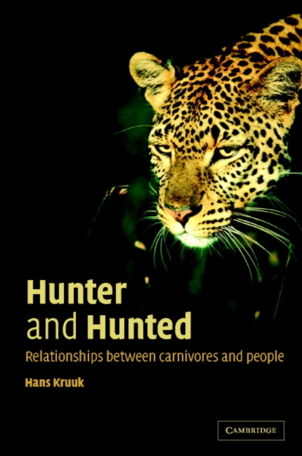 Hunter and Hunted : Relationships between Carnivores and People, Paperback / softback Book