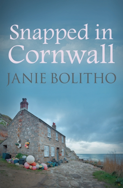 Snapped in Cornwall, Paperback / softback Book