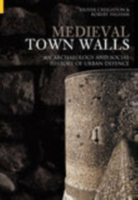 Medieval Town Walls : An Archaeology and Social History of Urban Defence, Paperback / softback Book