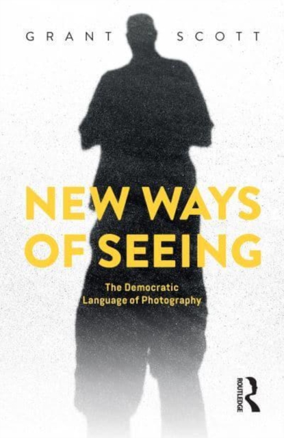 New Ways of Seeing : The Democratic Language of Photography, Hardback Book
