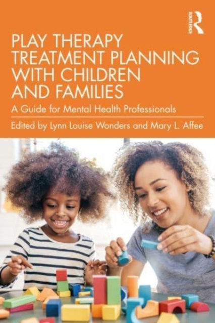 Play Therapy Treatment Planning with Children and Families : A Guide for Mental Health Professionals, Paperback / softback Book