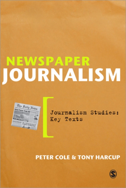 Newspaper Journalism, Paperback / softback Book
