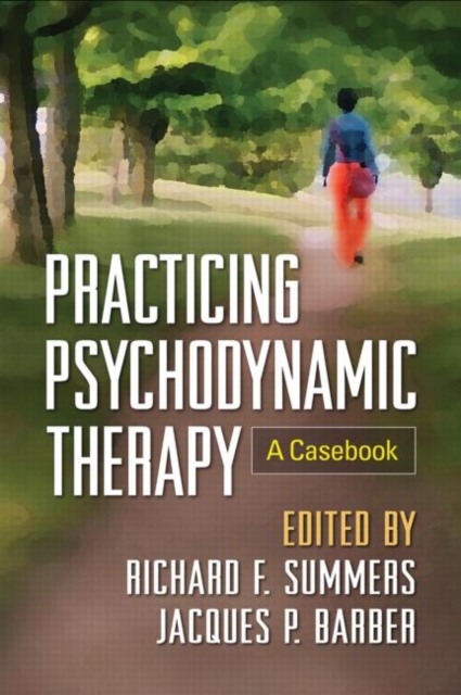 Practicing Psychodynamic Therapy : A Casebook, Hardback Book
