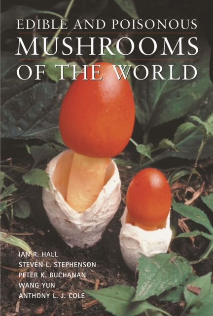 Edible and Poisonous Mushrooms of the World, Paperback / softback Book