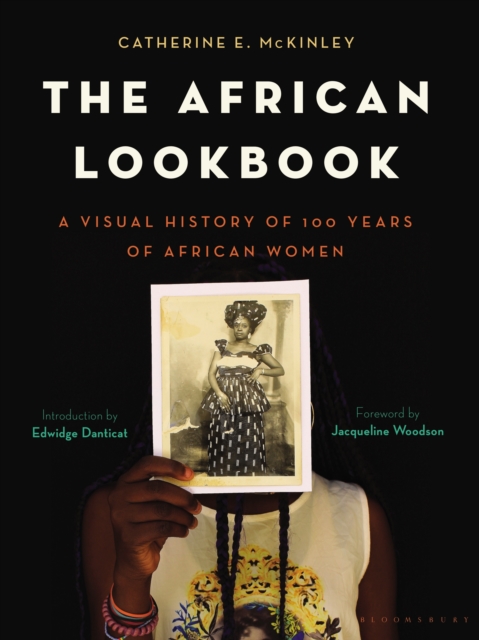 The African Lookbook : A Visual History of 100 Years of African Women, Hardback Book