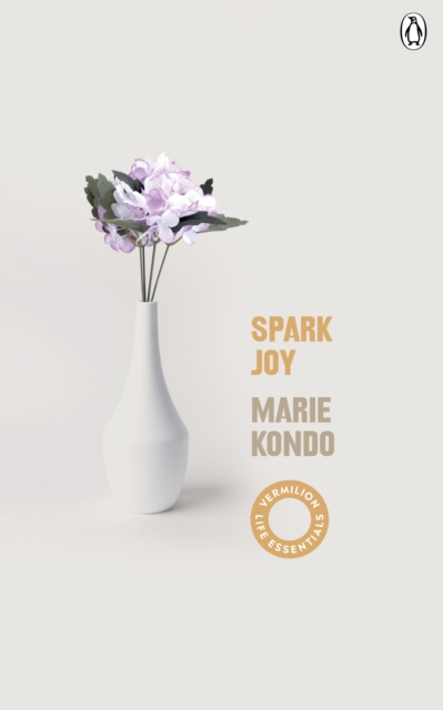 Spark Joy : An Illustrated Guide to the Japanese Art of Tidying, Paperback / softback Book