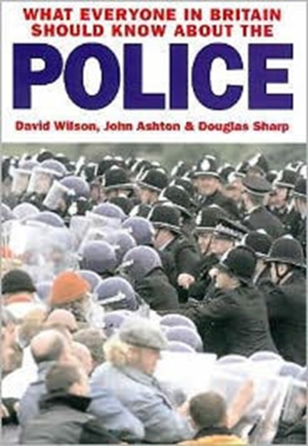 What Everyone in Britain Should Know About the Police, Paperback / softback Book