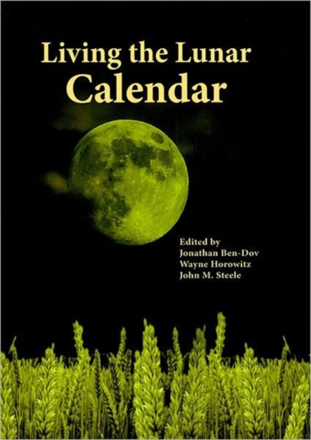 Living the Lunar Calendar, Paperback / softback Book