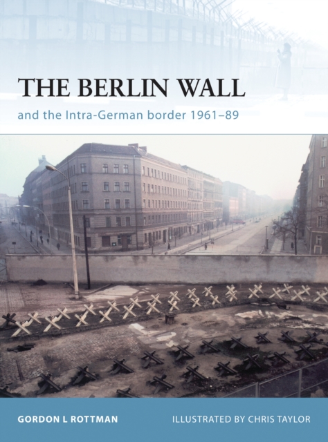 The Berlin Wall : The Inner-German Border 1961-89, Paperback / softback Book