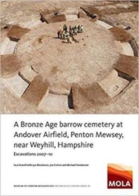 A Bronze Age Barrow Cemetery at Andover Airfield, Penton Mewsey, near Weyhill, Hampshire :  Excavations 2007-10, Paperback / softback Book