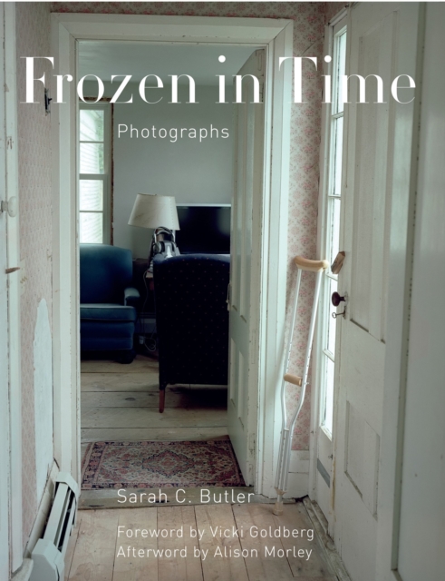 Frozen in Time : Photographs, Hardback Book