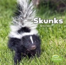 Skunks (Black and White Animals) - Book