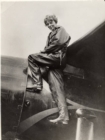 Making History in the Air : An Interactive Biography of Charles Lindbergh and Amelia Earhart - eBook