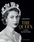 Town & Country: The Queen : A Life in Pictures - Book