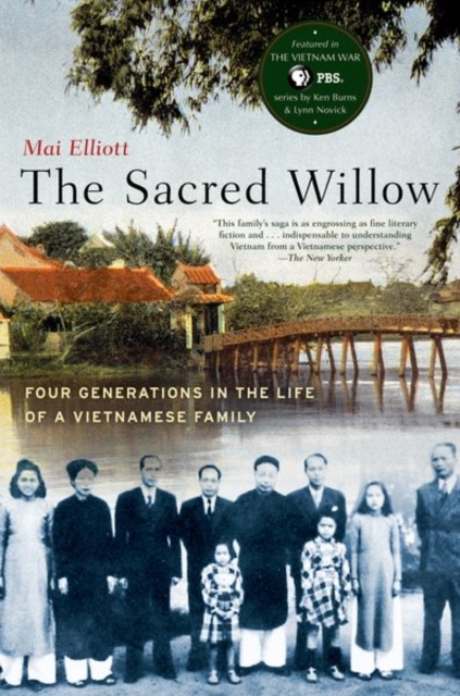 The Sacred Willow : Four Generations in the Life of a Vietnamese Family, Paperback / softback Book