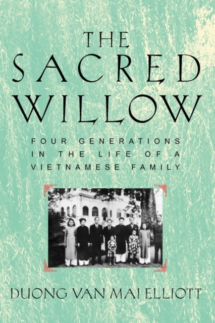 The Sacred Willow : Four Generations in the Life of a Vietnamese Family, Paperback Book