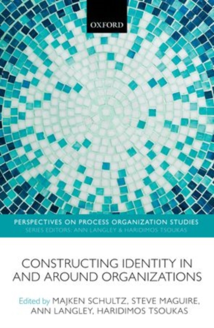 Constructing Identity in and around Organizations, Paperback / softback Book