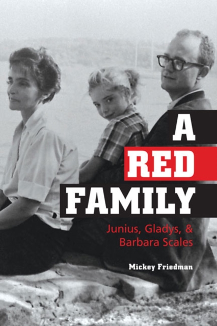 A Red Family : Junius, Gladys, and Barbara Scales, Paperback / softback Book