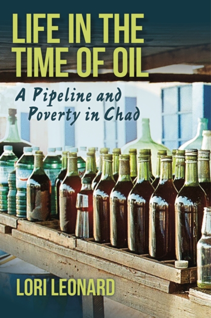 Life in the Time of Oil : A Pipeline and Poverty in Chad, Hardback Book