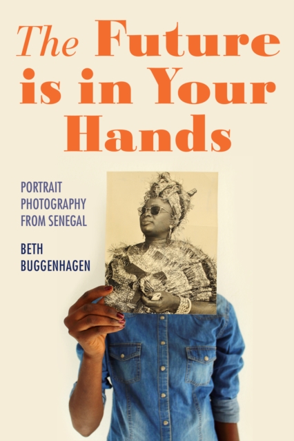The Future Is in Your Hands – Portrait Photography from Senegal, Paperback / softback Book