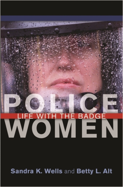 Police Women : Life with the Badge, Hardback Book