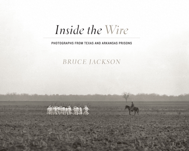 Inside the Wire : Photographs from Texas and Arkansas Prisons, Hardback Book