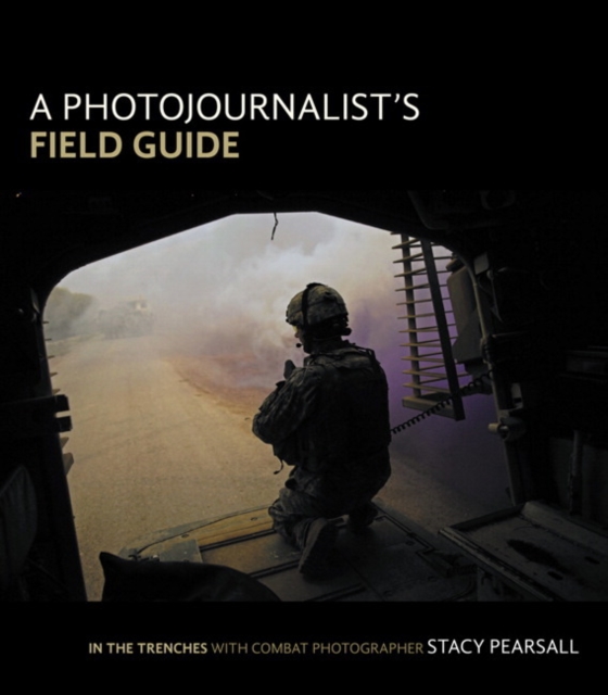 A Photojournalist's Field Guide : In the trenches with combat photographer Stacy Pearsall, Paperback Book