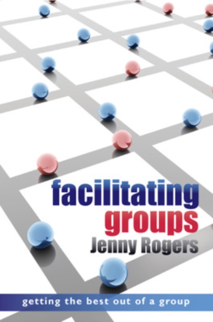 Facilitating Groups, Paperback / softback Book