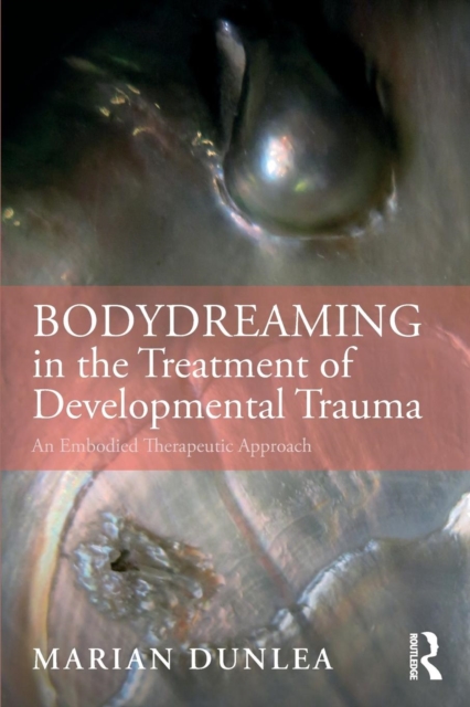 BodyDreaming in the Treatment of Developmental Trauma : An Embodied Therapeutic Approach, Paperback / softback Book