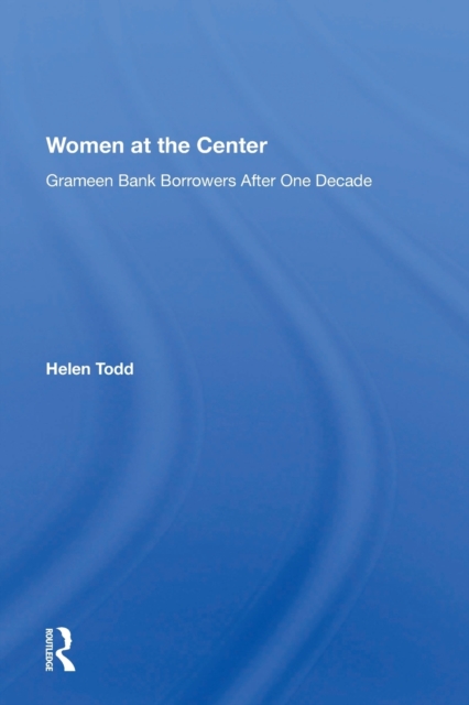 Women At The Center : Grameen Bank Borrowers After One Decade, Paperback / softback Book