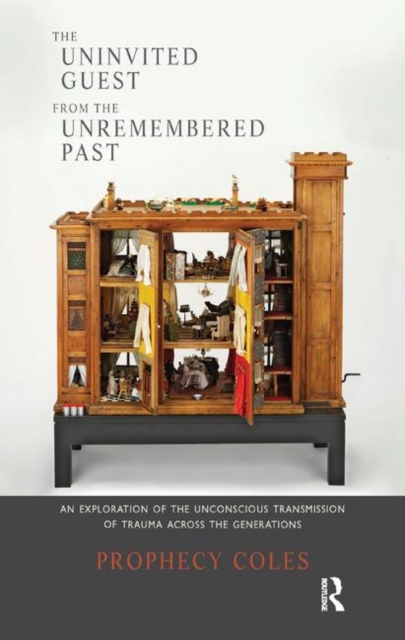 The Uninvited Guest from the Unremembered Past : An Exploration of the Unconscious Transmission of Trauma Across the Generations, Hardback Book