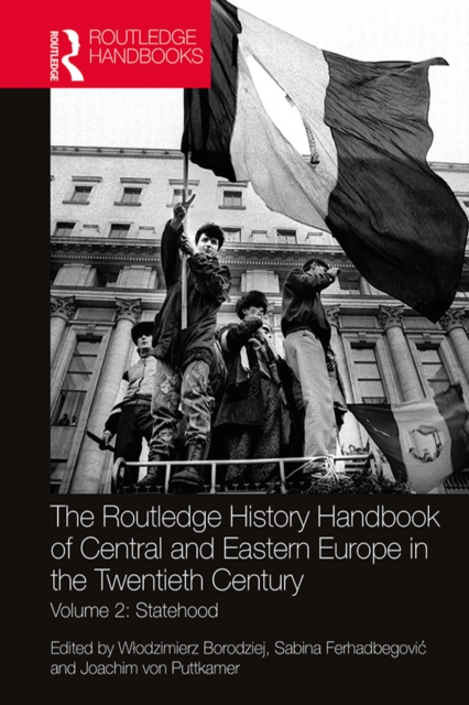 The Routledge History Handbook of Central and Eastern Europe in the Twentieth Century : Volume 2: Statehood, Paperback / softback Book
