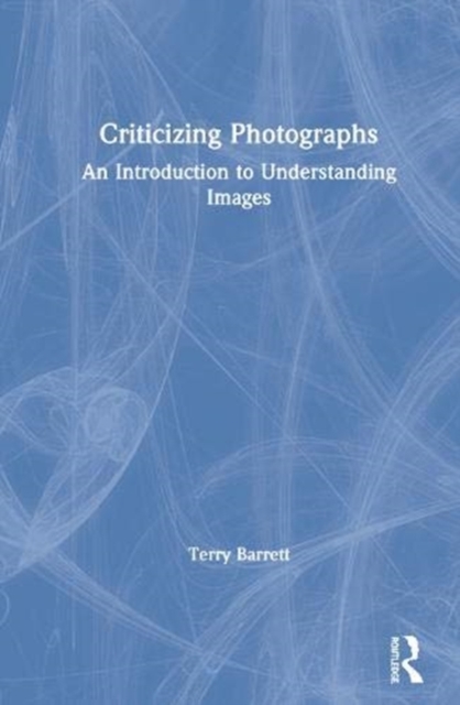 Criticizing Photographs : An Introduction to Understanding Images, Hardback Book