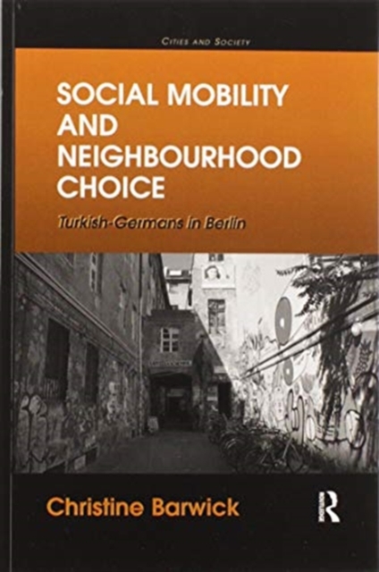 Social Mobility and Neighbourhood Choice : Turkish-Germans in Berlin, Paperback / softback Book