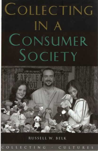 Collecting in a Consumer Society, Paperback / softback Book