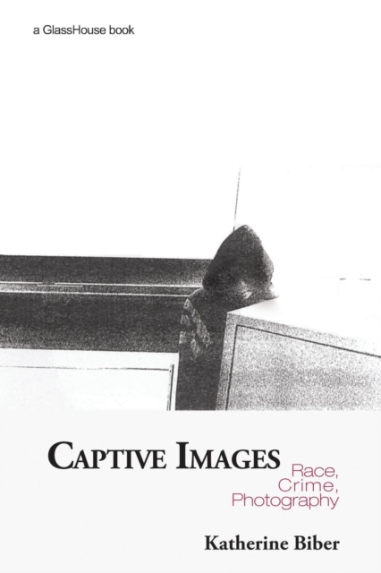 Captive Images : Race, Crime, Photography, Paperback / softback Book