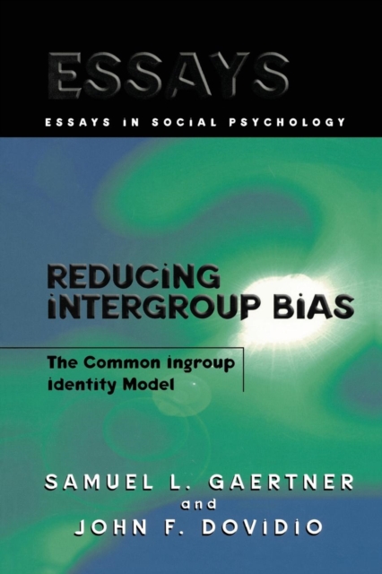 Reducing Intergroup Bias : The Common Ingroup Identity Model, Paperback / softback Book
