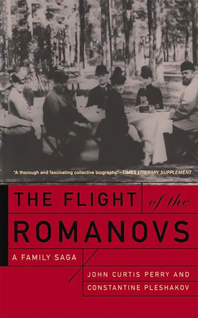 The Flight Of The Romanovs : A Family Saga, Paperback / softback Book