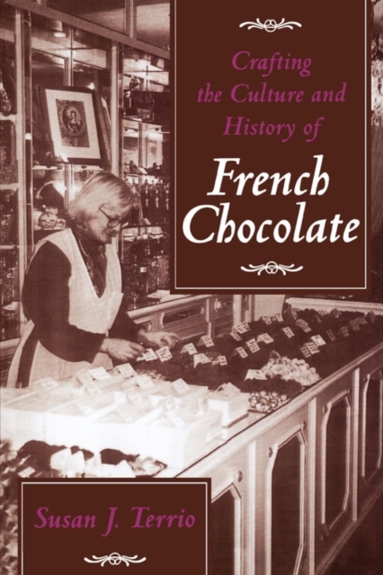 Crafting the Culture and History of French Chocolate, Paperback / softback Book