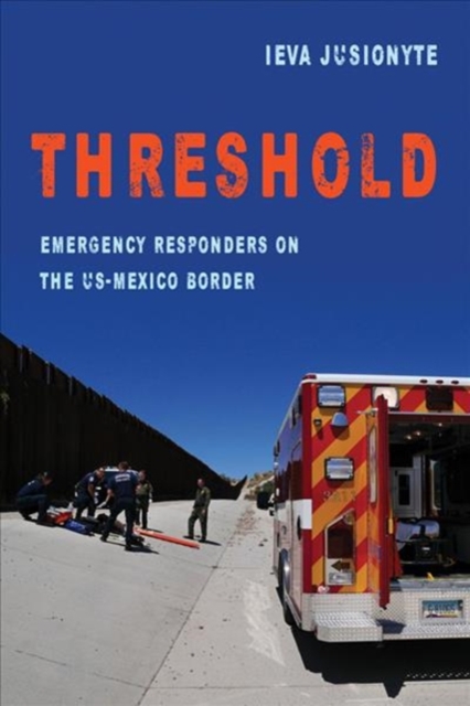 Threshold : Emergency Responders on the US-Mexico Border, Paperback / softback Book