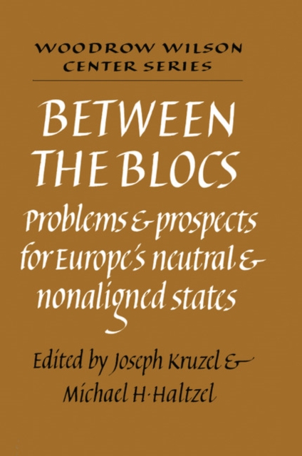 Between the Blocs : Problems and Prospects for Europe's Neutral and Nonaligned States, Hardback Book